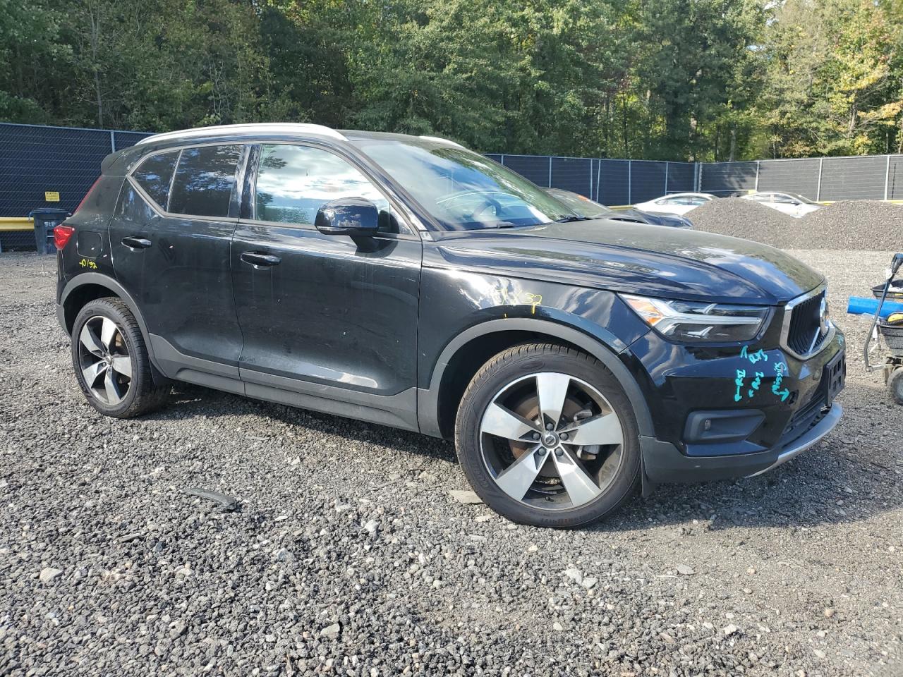 VOLVO XC40 T5 MOMENTUM