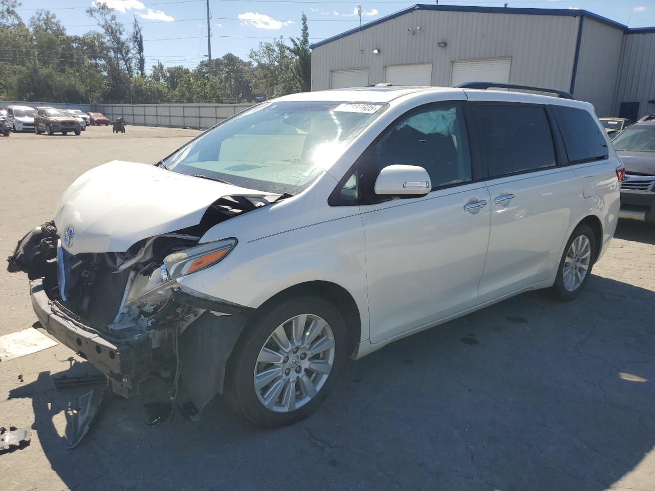 Lot #3301793394 2017 TOYOTA SIENNA XLE