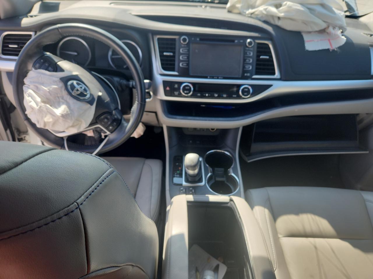 TOYOTA HIGHLANDER SE