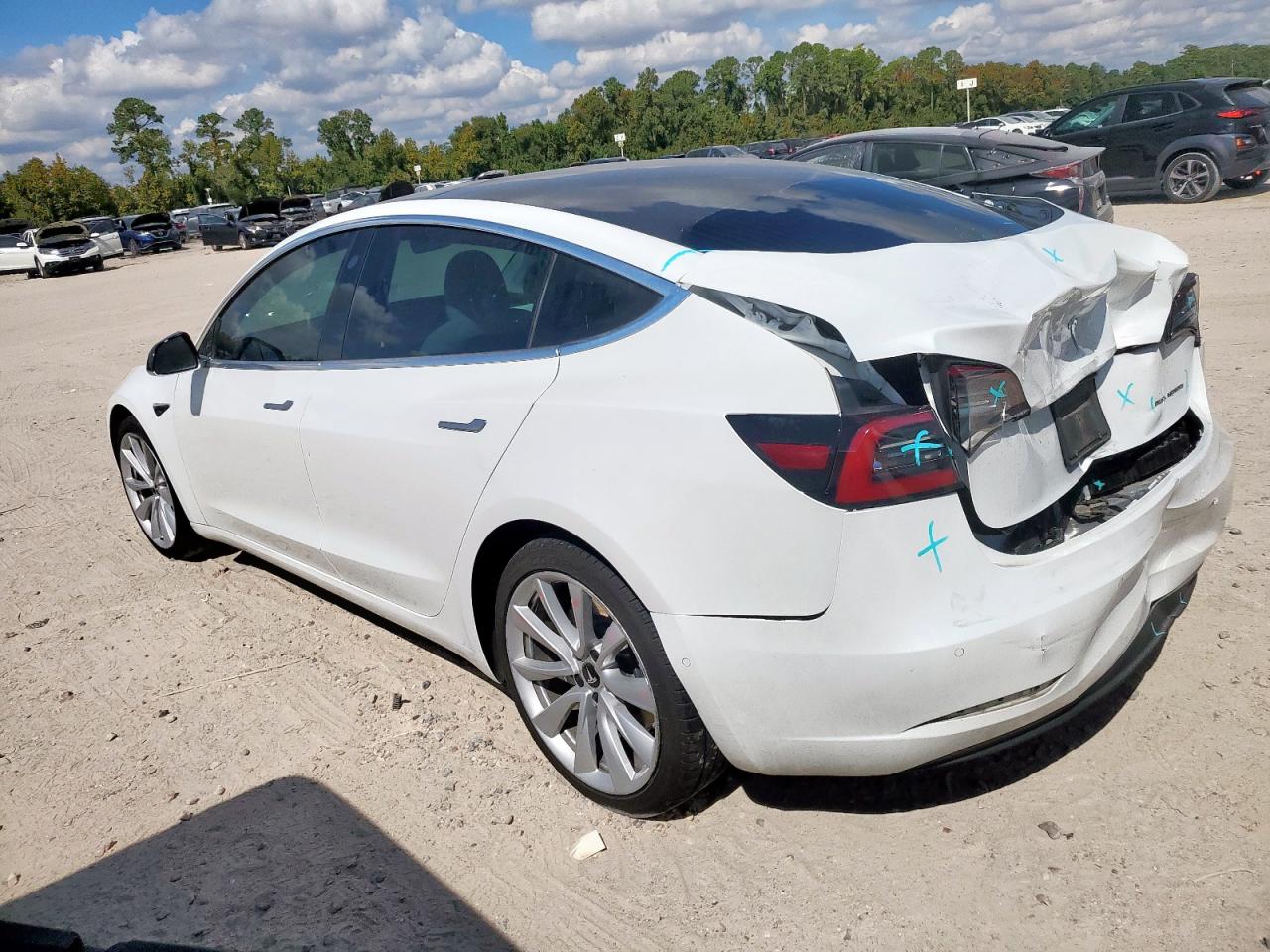 TESLA MODEL 3
