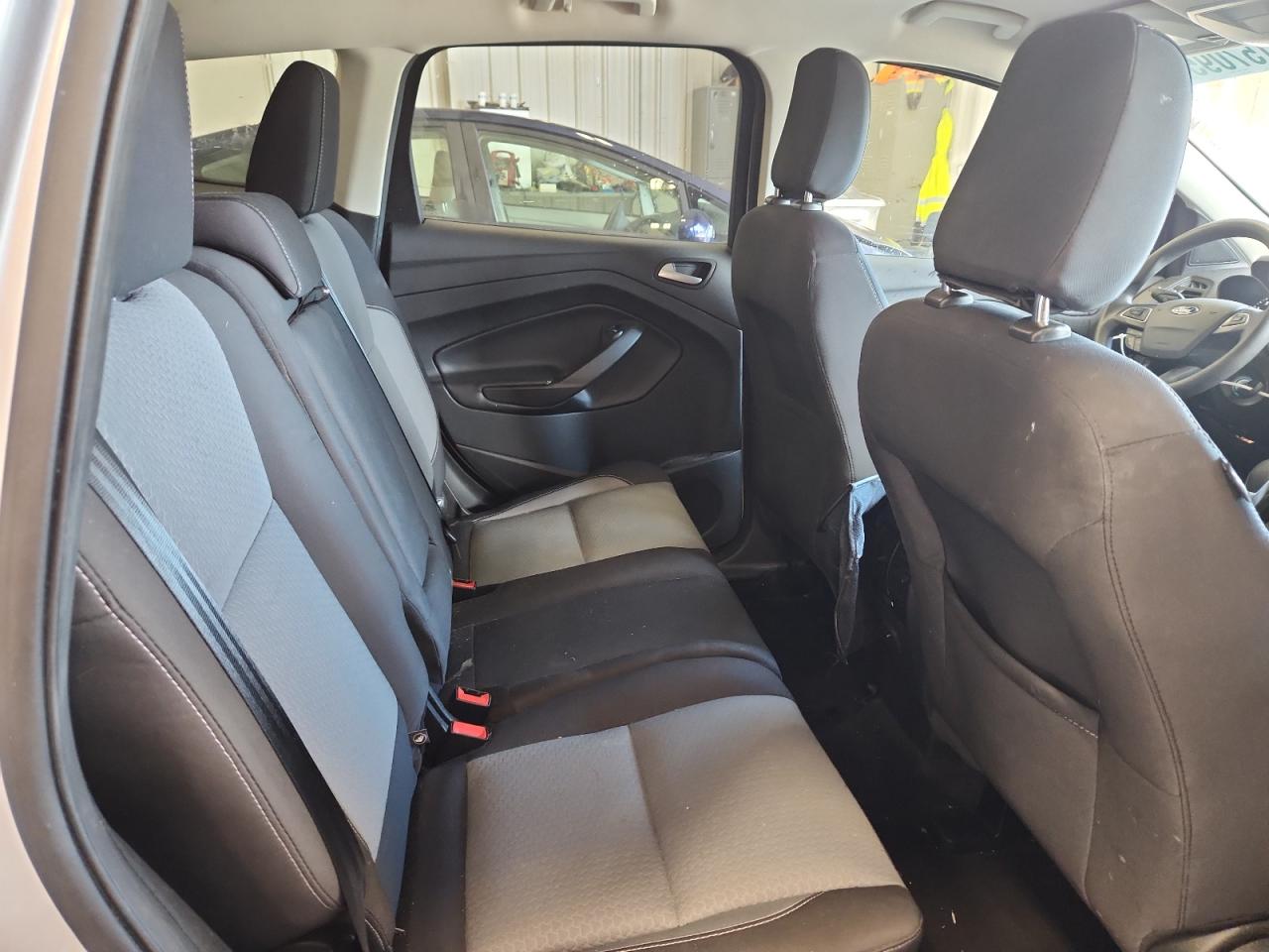 FORD ESCAPE SE