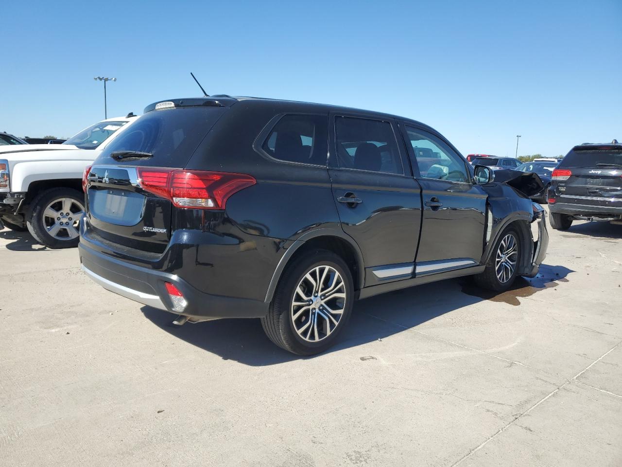MITSUBISHI OUTLANDER SE