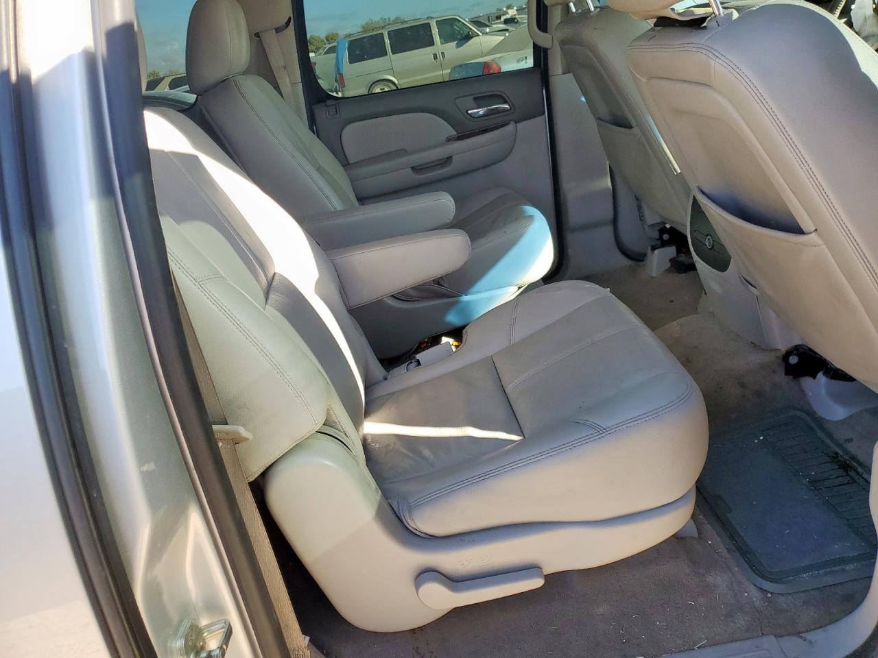 CHEVROLET SUBURBAN C1500 LT