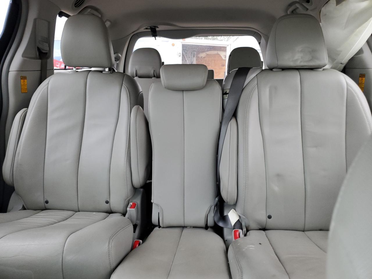 TOYOTA SIENNA XLE