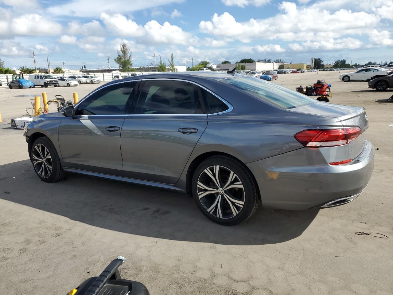 VOLKSWAGEN PASSAT SE