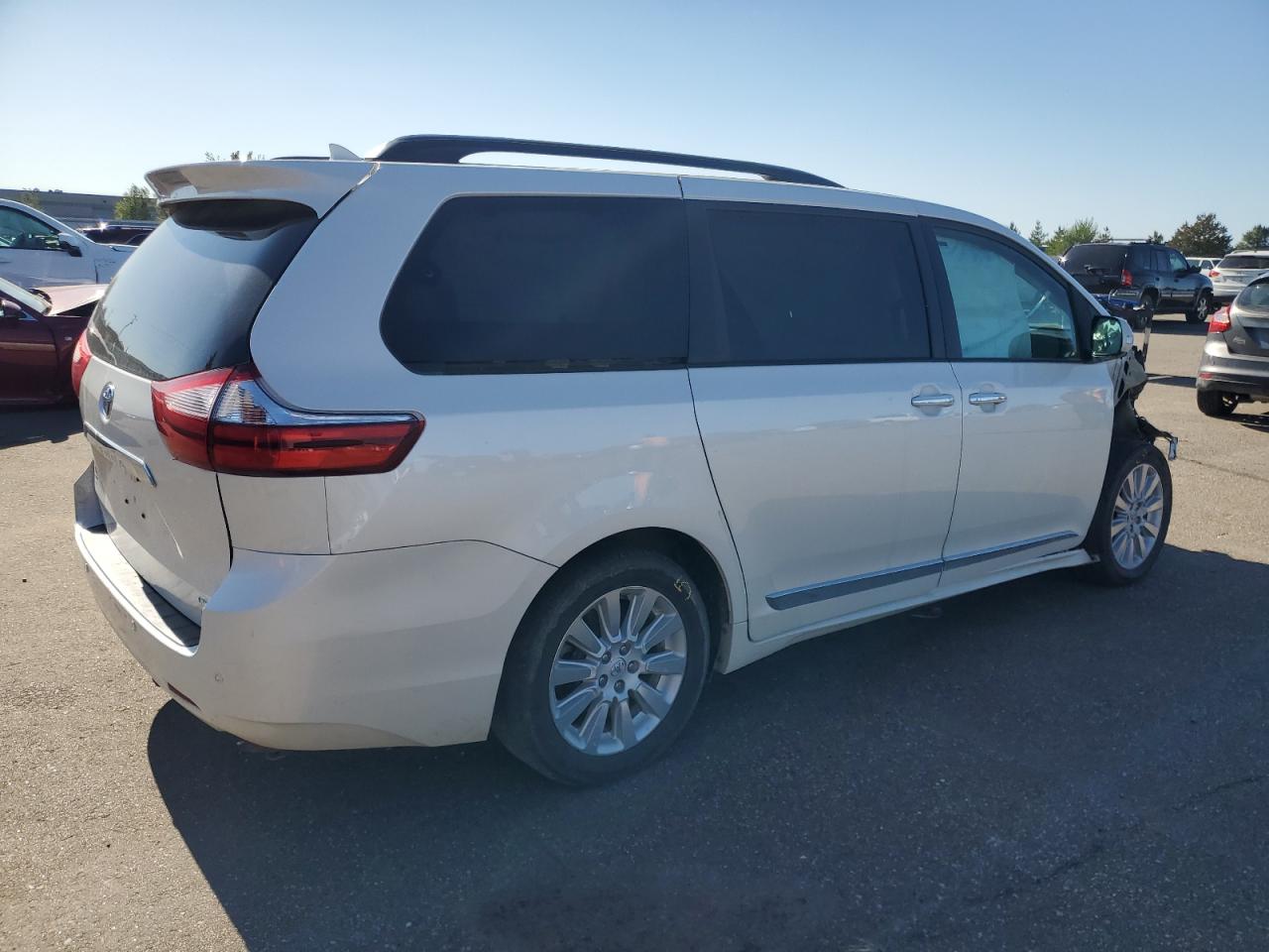 TOYOTA SIENNA XLE
