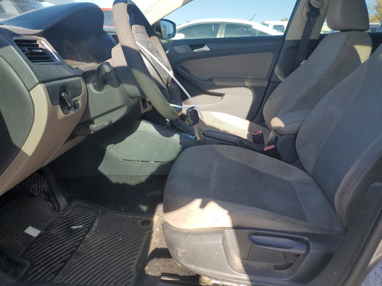 VOLKSWAGEN JETTA BASE