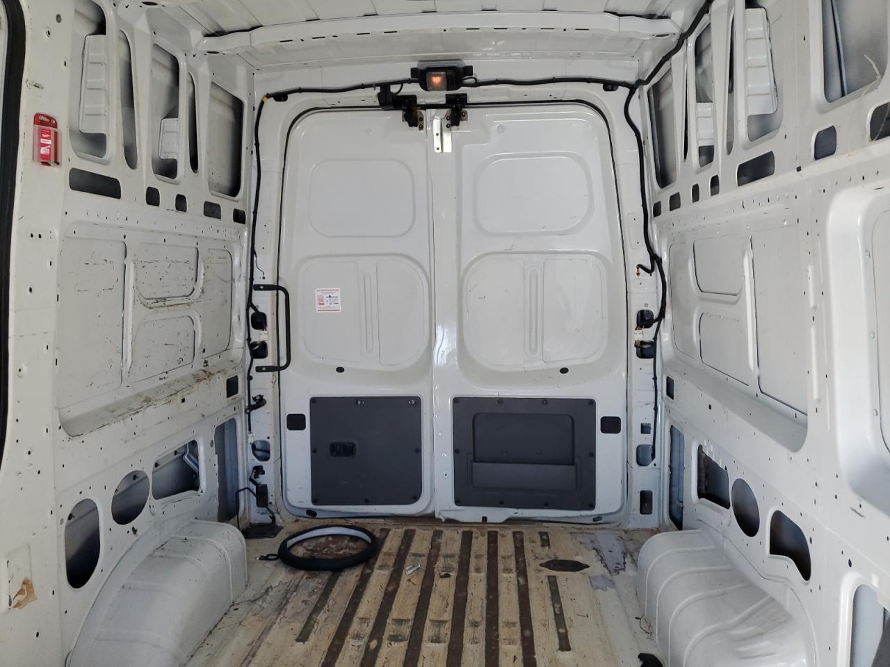 NISSAN NV2500 2500 S