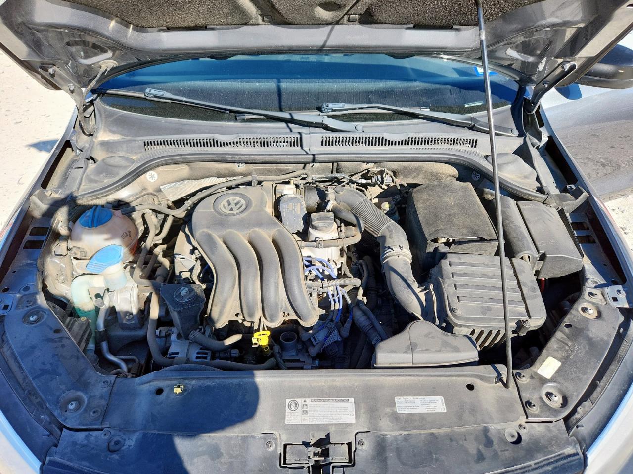 VOLKSWAGEN JETTA BASE