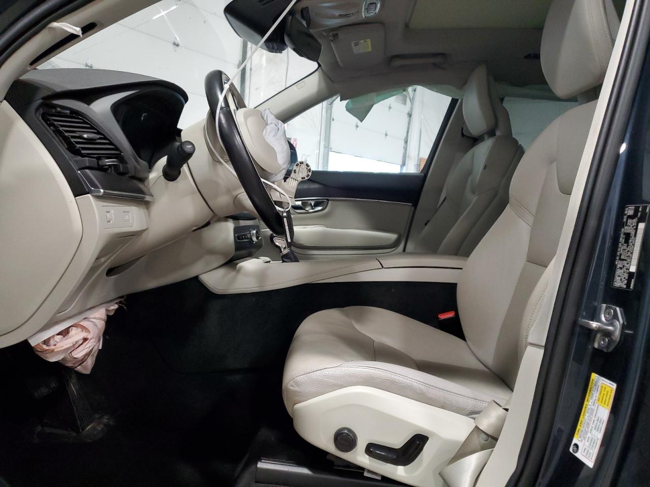 VOLVO XC90 T6 MOMENTUM