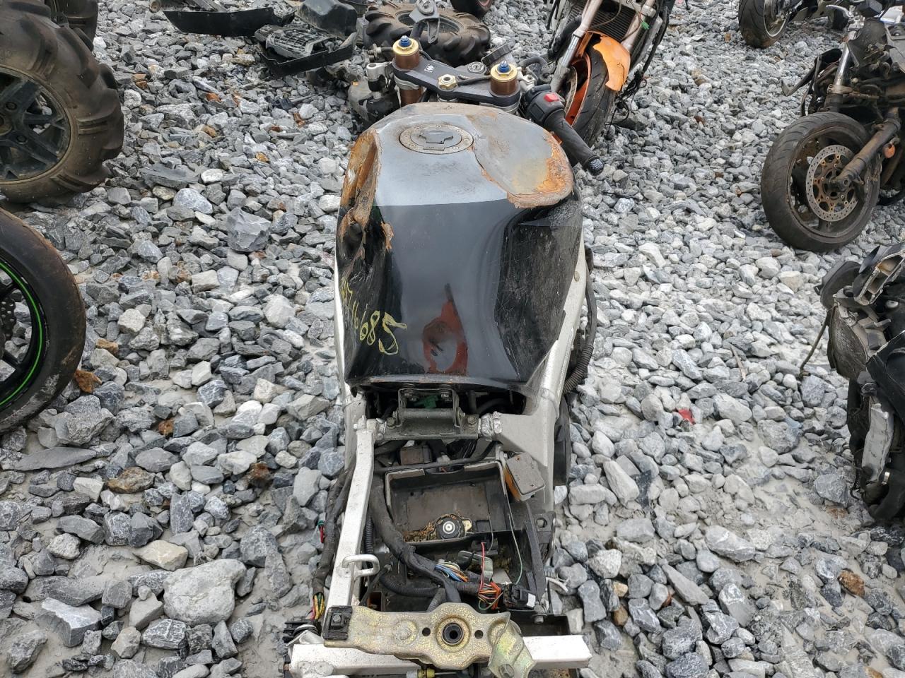 Lot #3305400313 2001 SUZUKI GSX-R1000