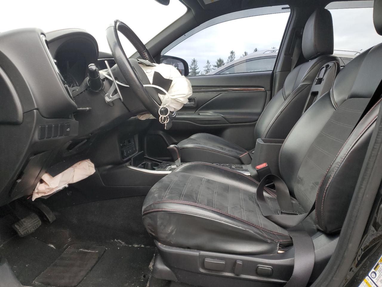 MITSUBISHI OUTLANDER SE