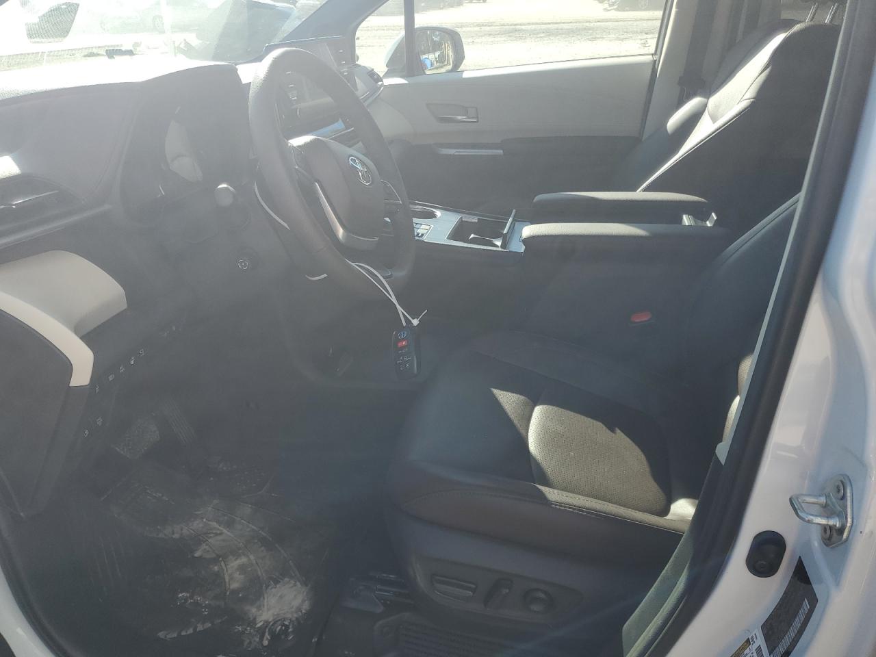 TOYOTA SIENNA LIMITED