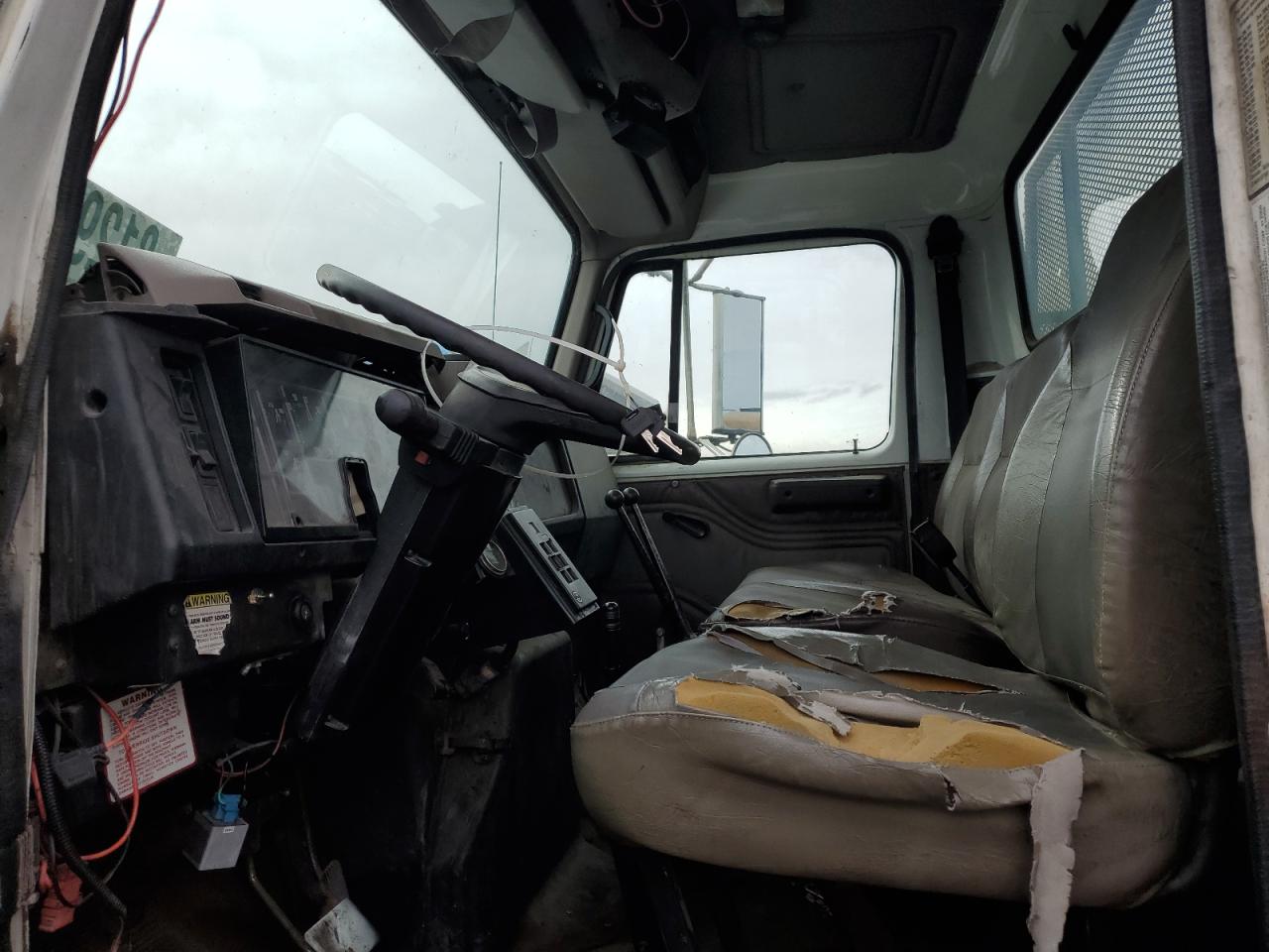 Lot #3273768406 2001 INTERNATIONAL 4000 4700