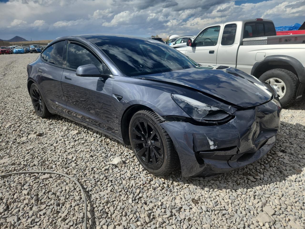 TESLA MODEL 3