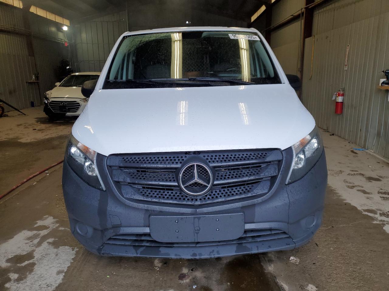 MERCEDES-BENZ METRIS