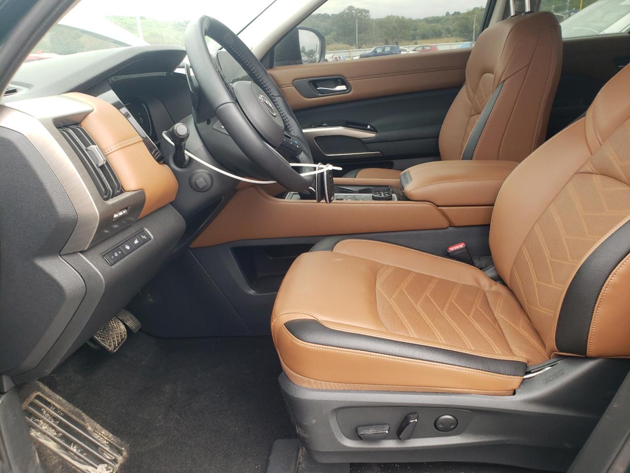 NISSAN PATHFINDER PLATINUM