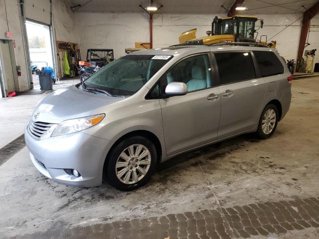 TOYOTA SIENNA XLE