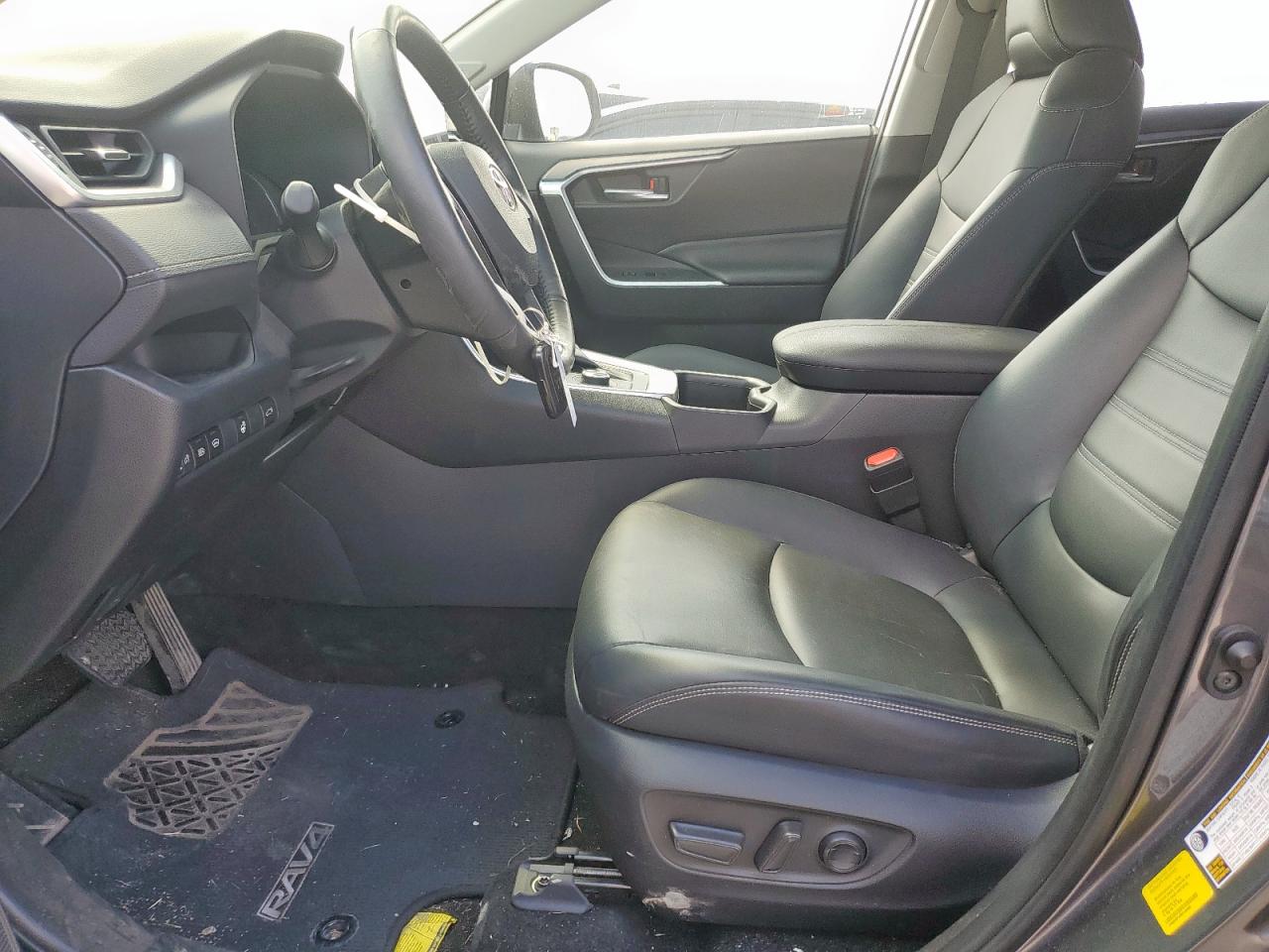 TOYOTA RAV4 XLE PREMIUM