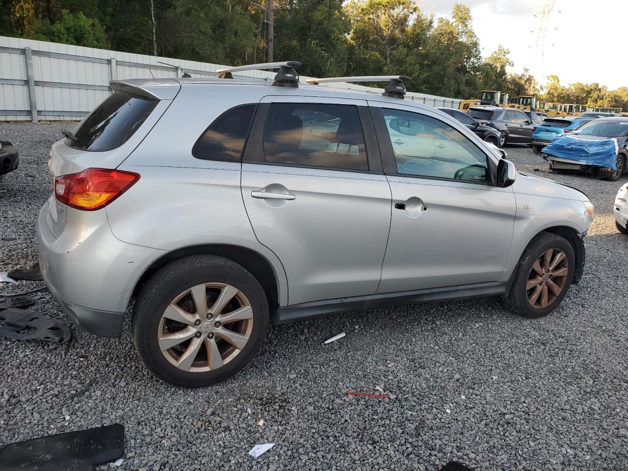 MITSUBISHI OUTLANDER ES