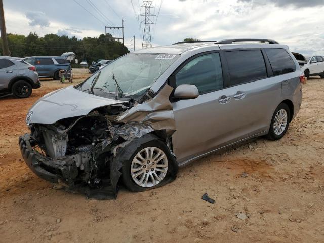 TOYOTA SIENNA XLE