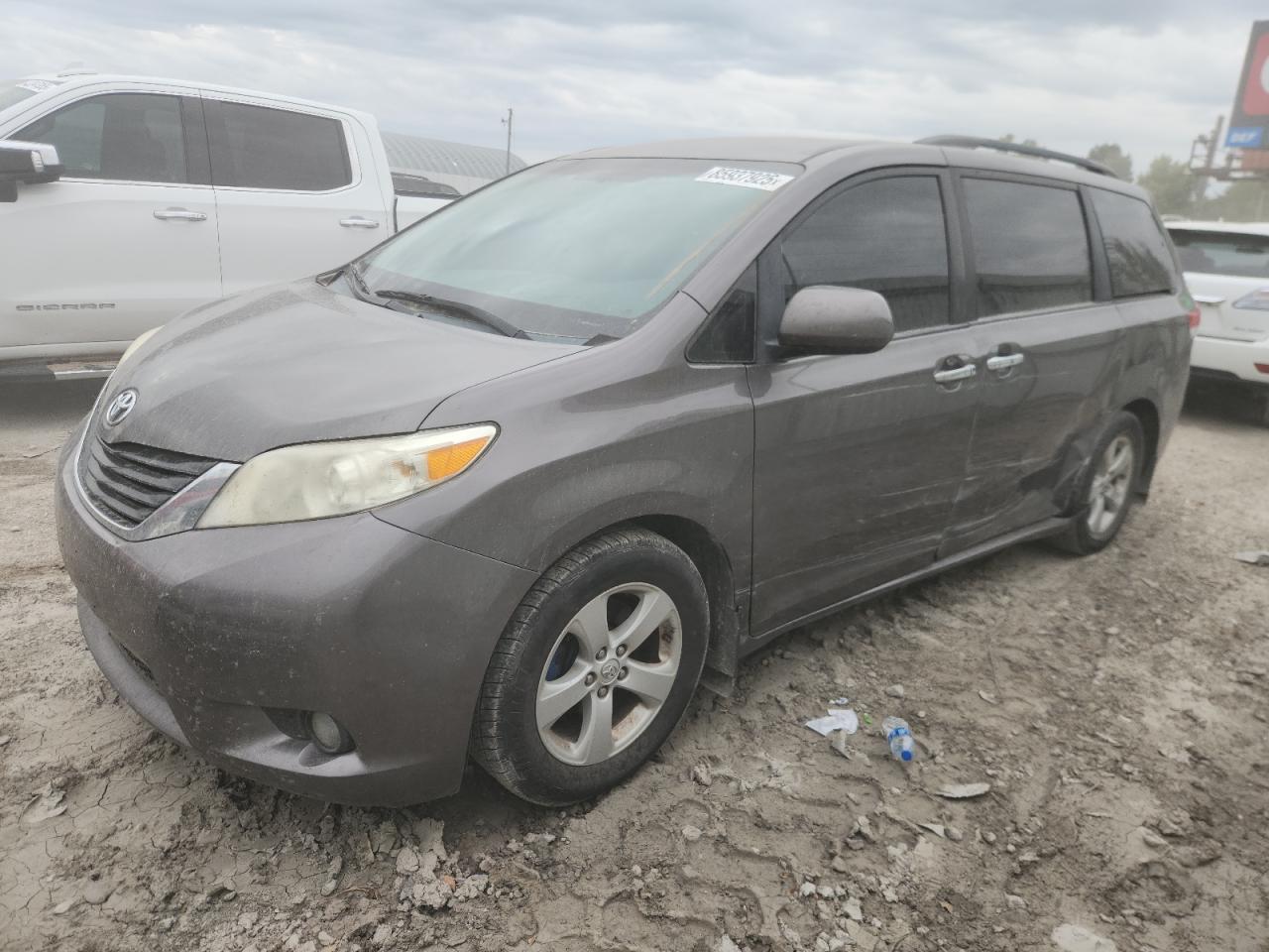Lot #3283820414 2013 TOYOTA SIENNA LE