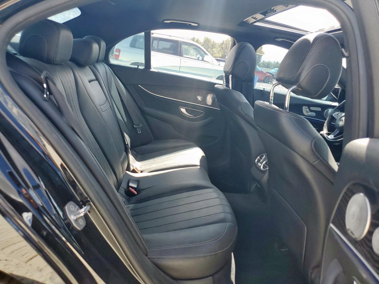 MERCEDES-BENZ E-CLASS 300