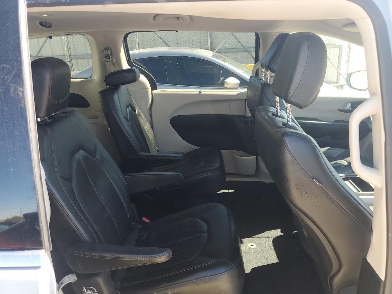 CHRYSLER PACIFICA TOURING L