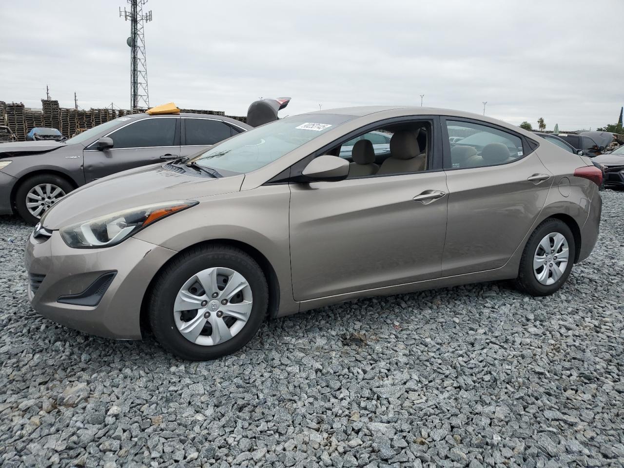 HYUNDAI ELANTRA SE