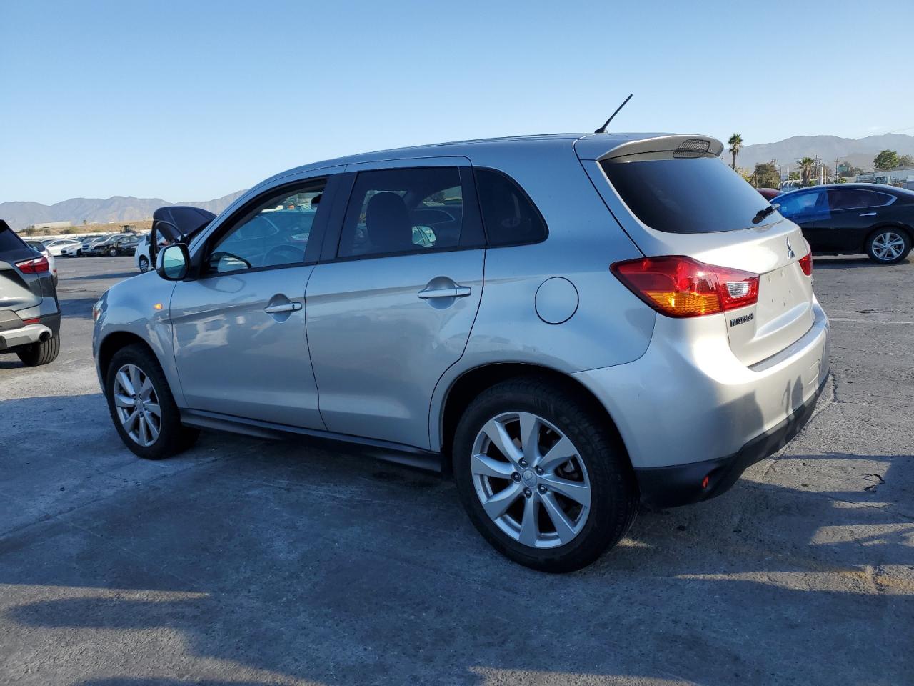 MITSUBISHI OUTLANDER ES