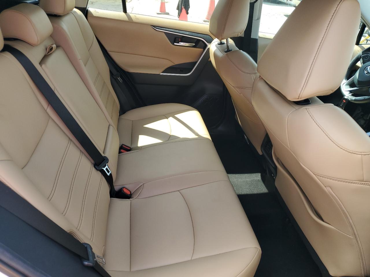 TOYOTA RAV4 XLE PREMIUM