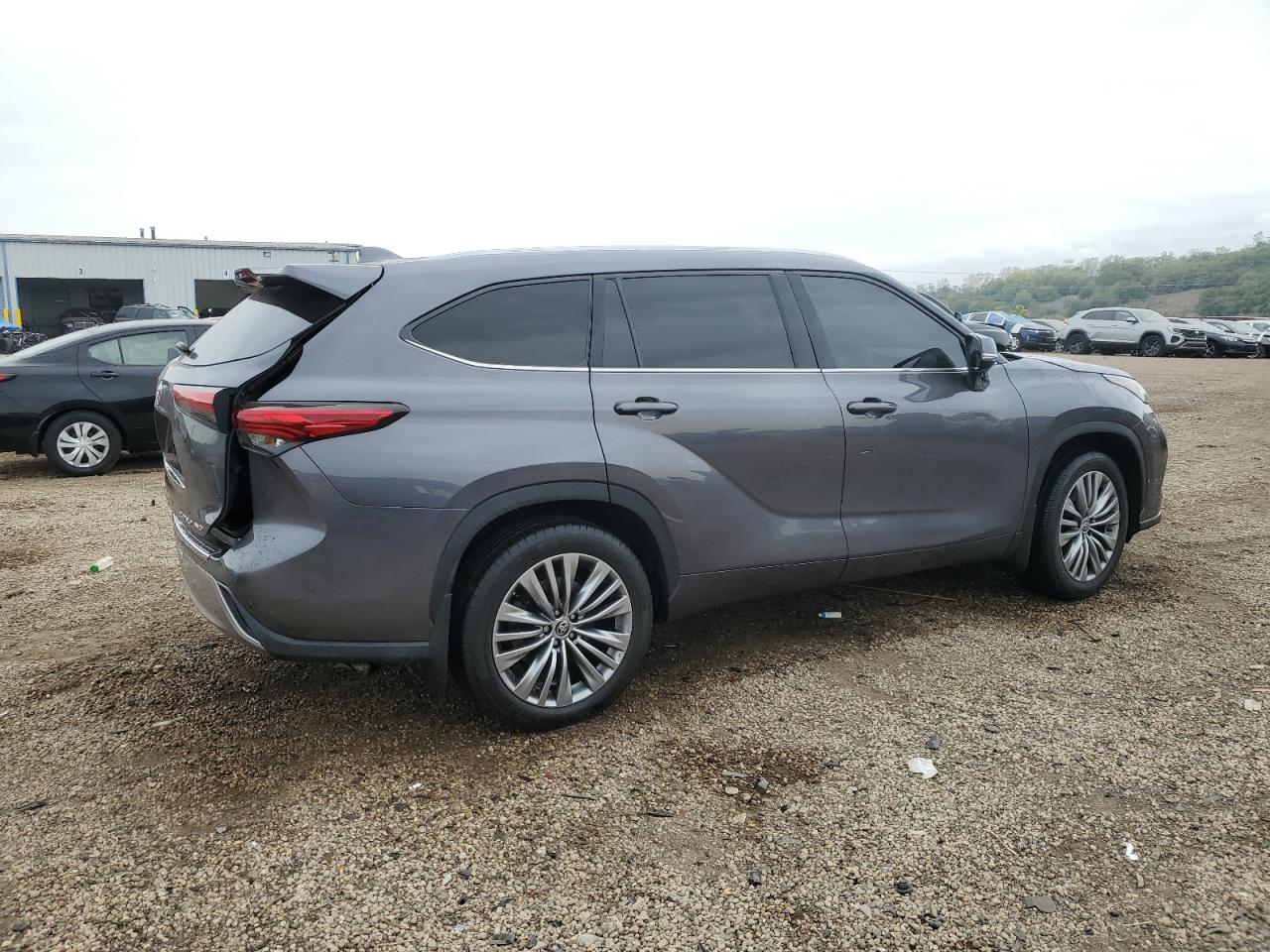 TOYOTA HIGHLANDER PLATINUM