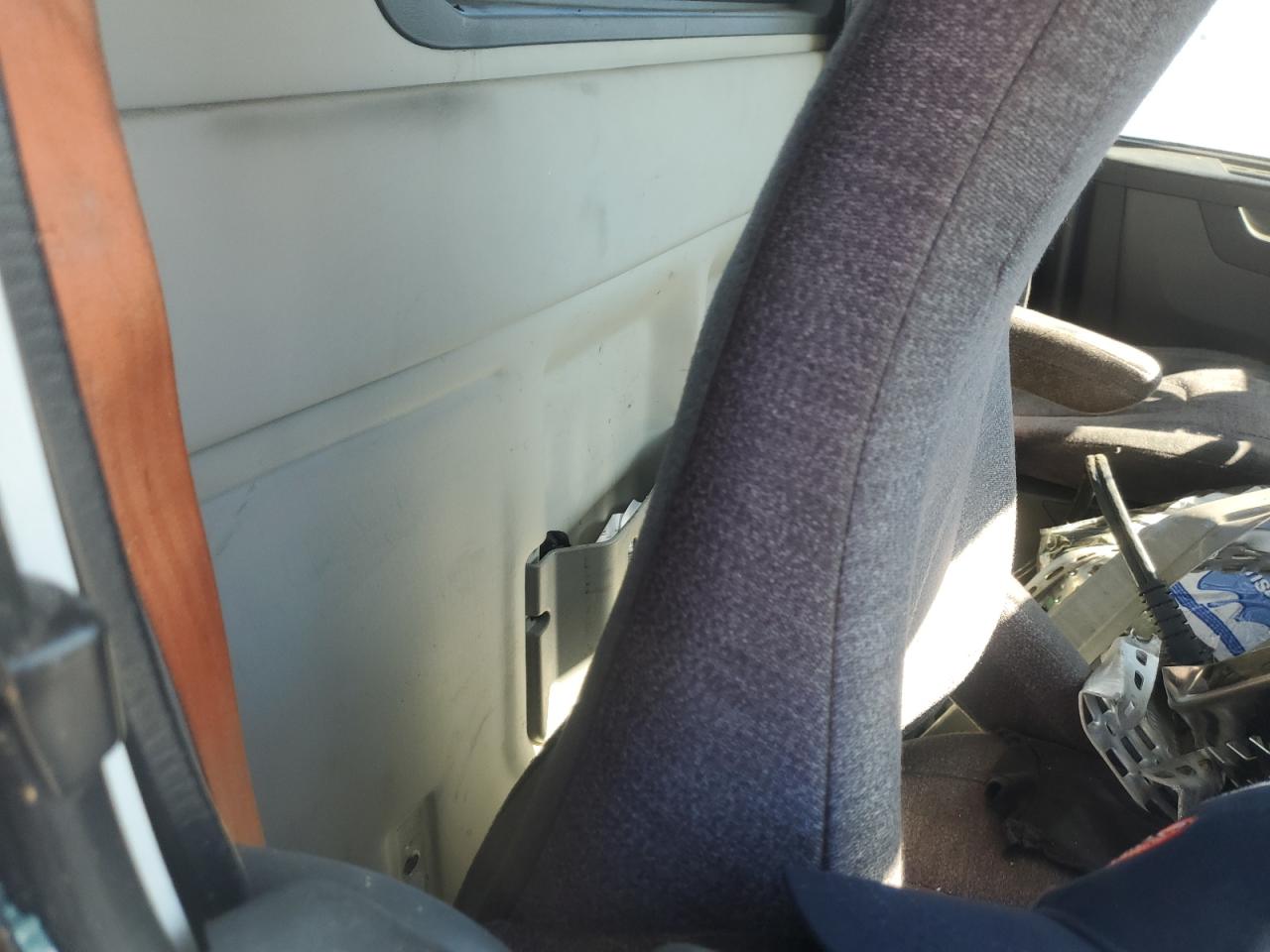 Lot #3275436710 2021 VOLVO VNR