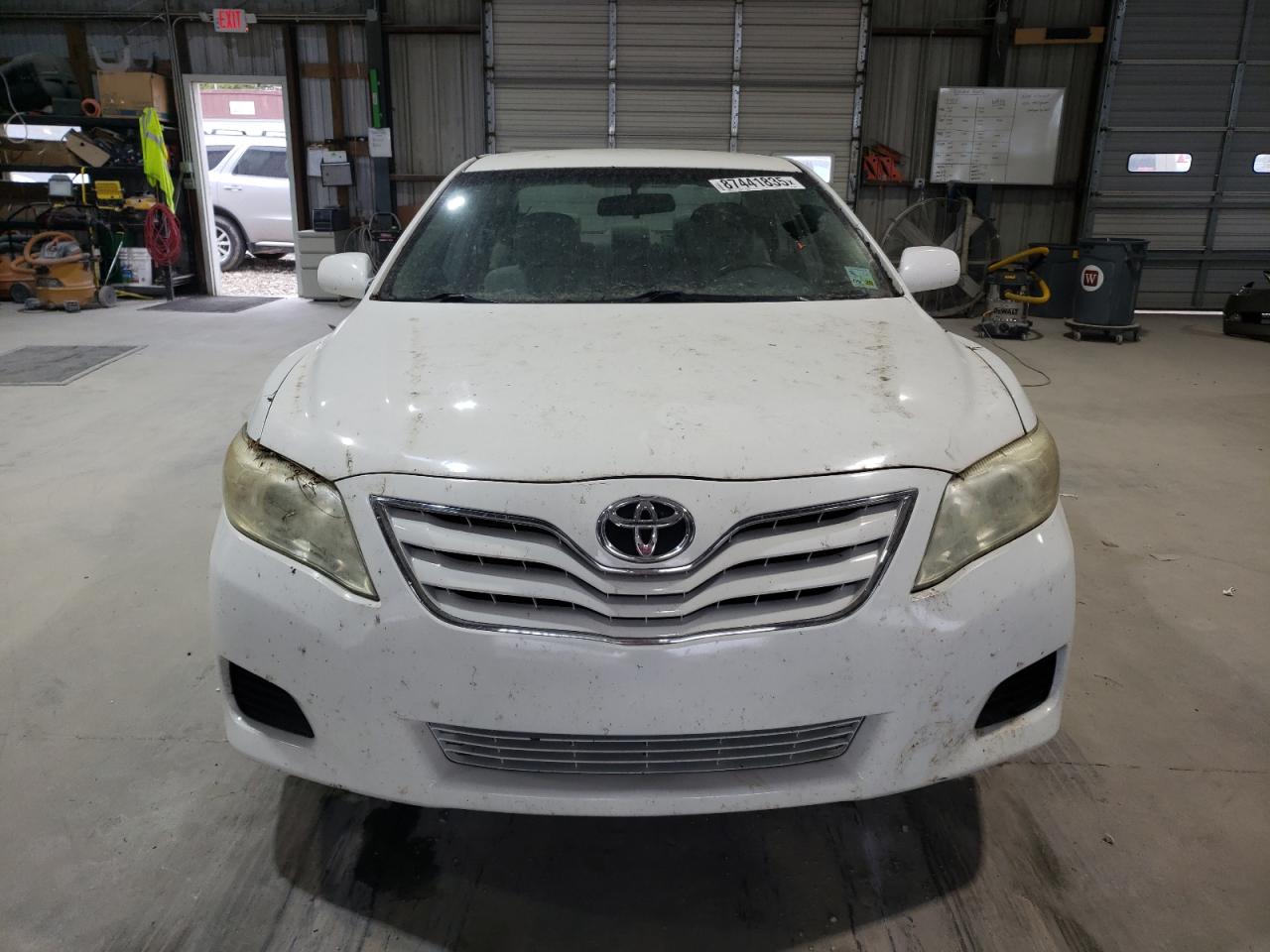 TOYOTA CAMRY BASE
