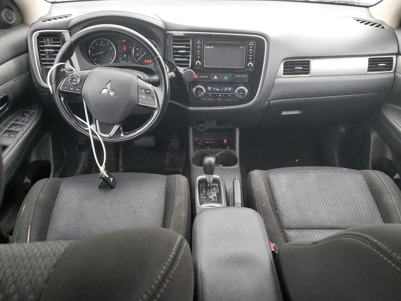 MITSUBISHI OUTLANDER SE