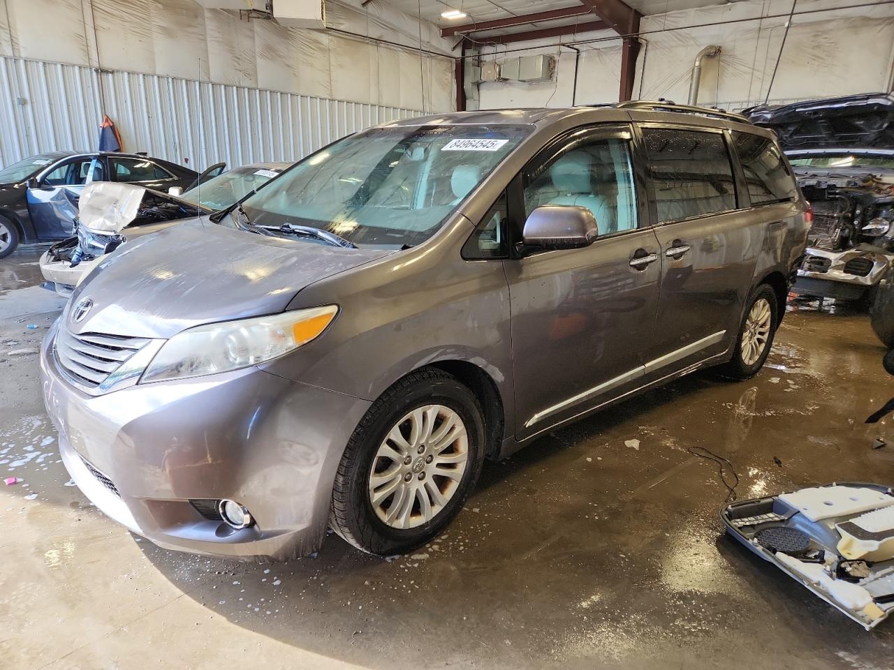 TOYOTA SIENNA XLE