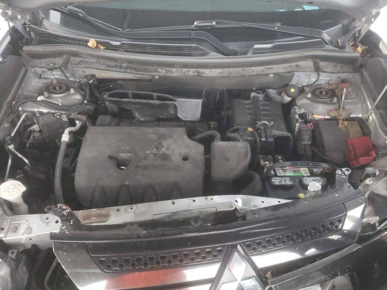 MITSUBISHI OUTLANDER SE