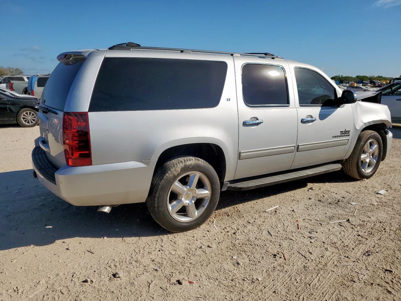 CHEVROLET SUBURBAN C1500 LT