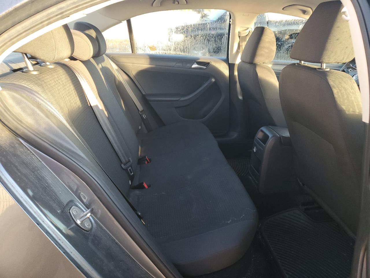 VOLKSWAGEN JETTA BASE