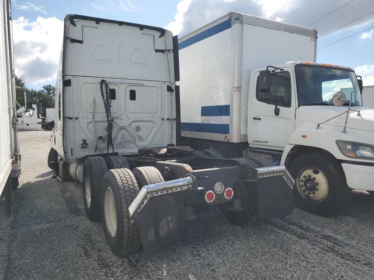 Lot #3278616934 2016 FREIGHTLINER CASCADIA 1