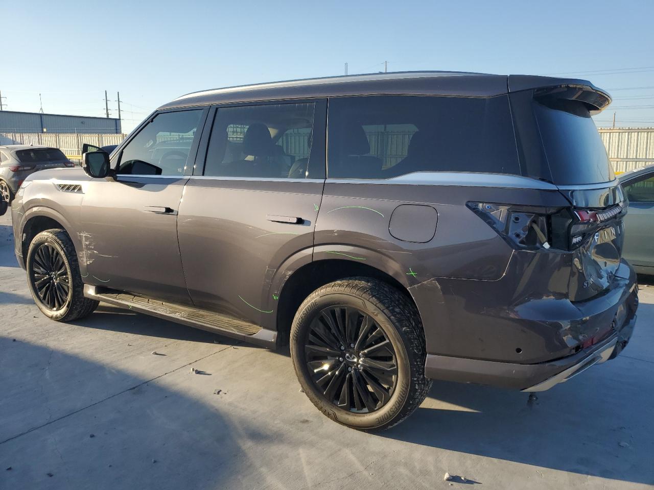 INFINITI QX80 LUXE