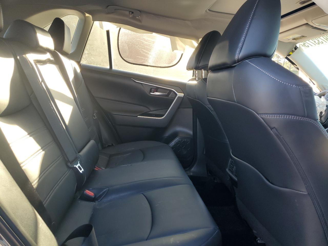 TOYOTA RAV4 XLE PREMIUM