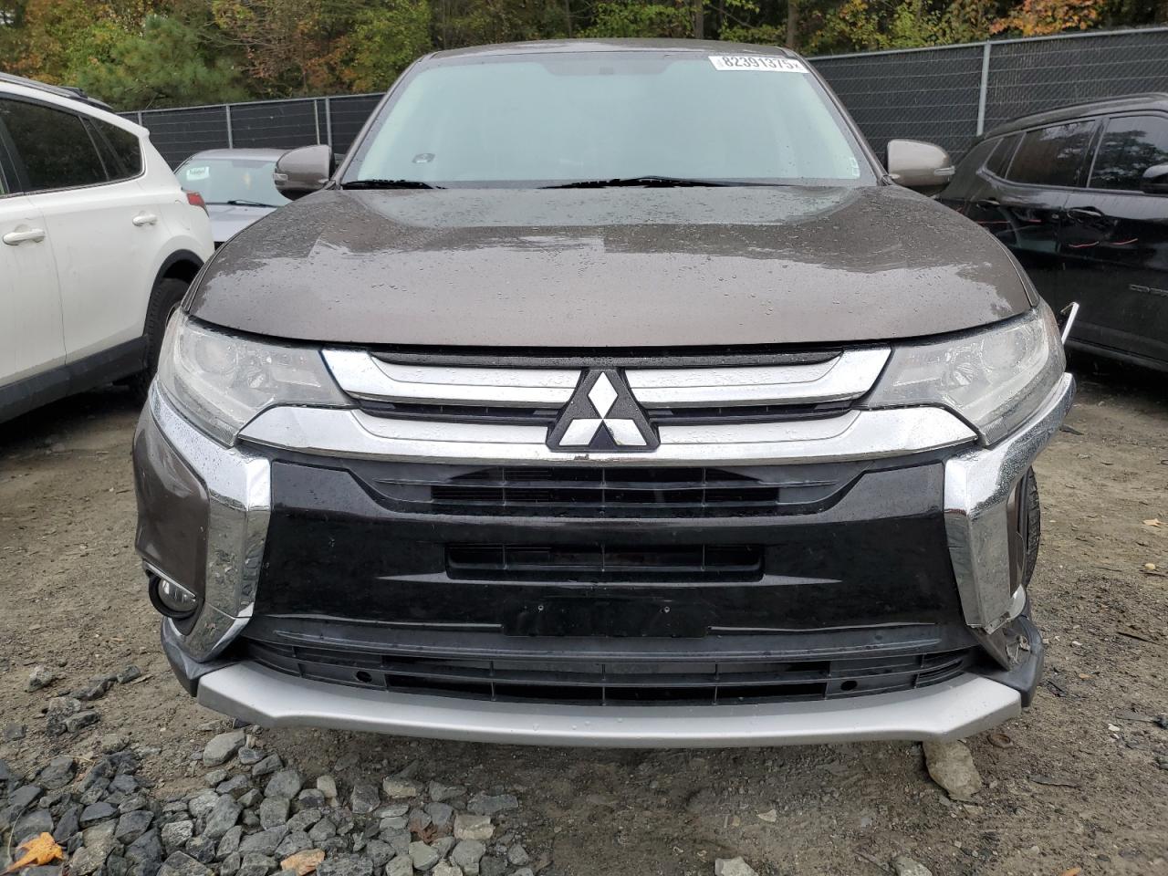 MITSUBISHI OUTLANDER SE