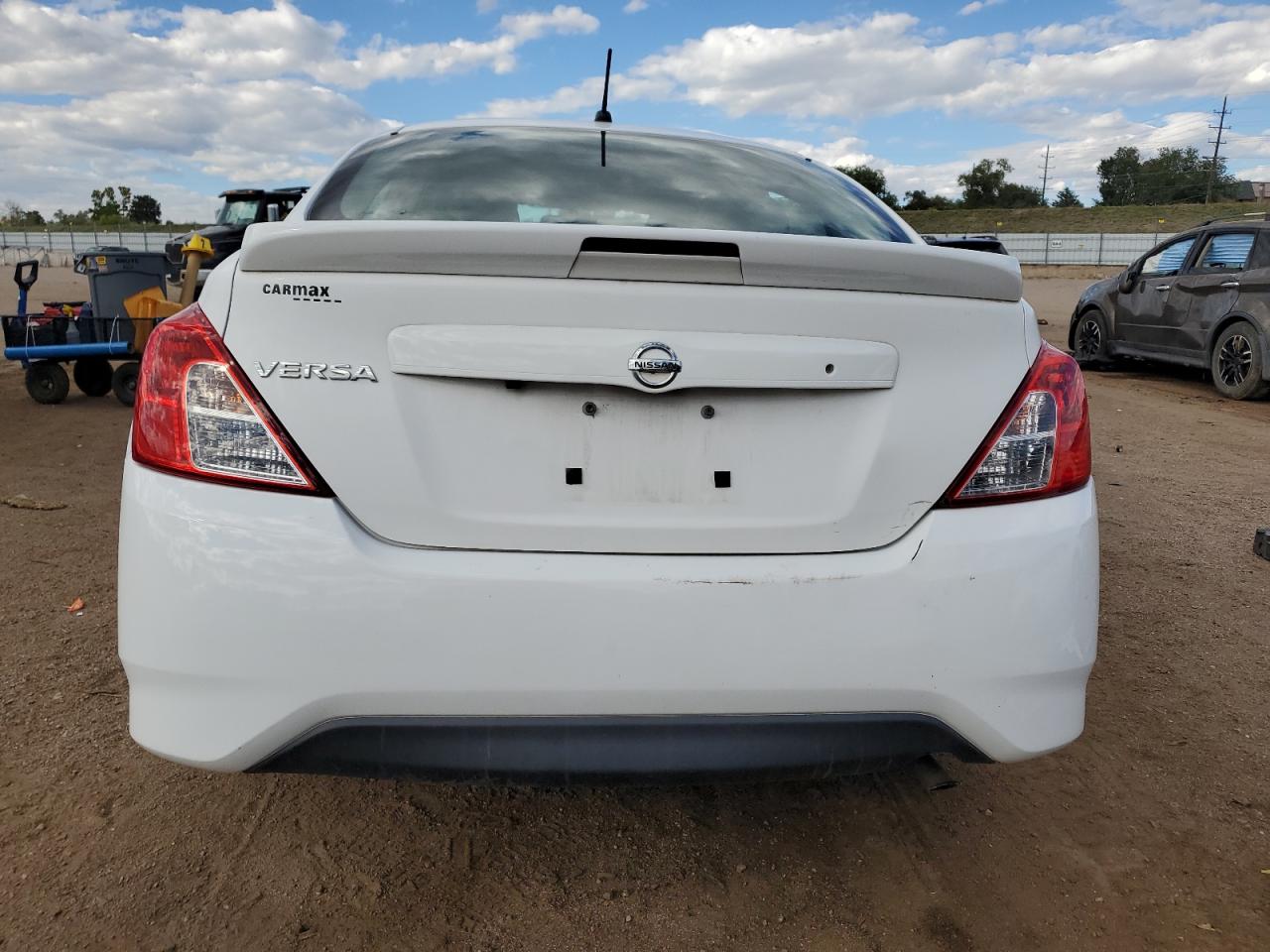 NISSAN VERSA S