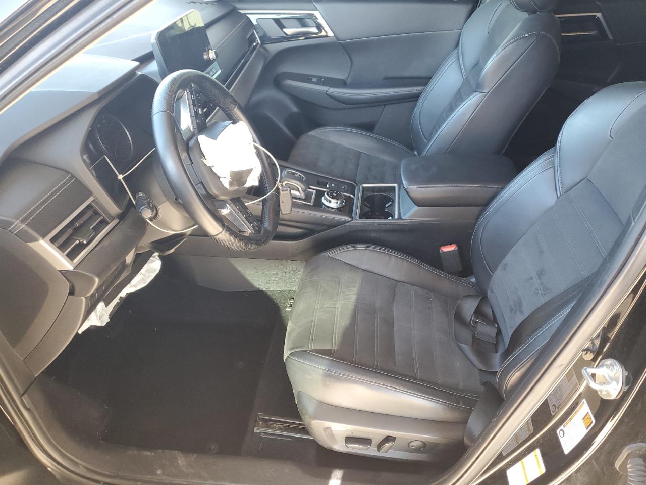 MITSUBISHI OUTLANDER SE