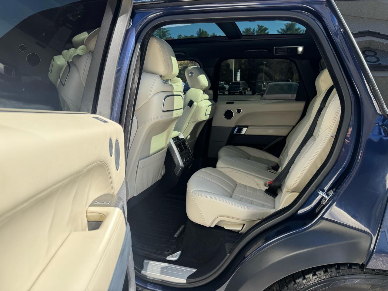 LAND ROVER RANGE ROVER AUTOBIOGRAPHY