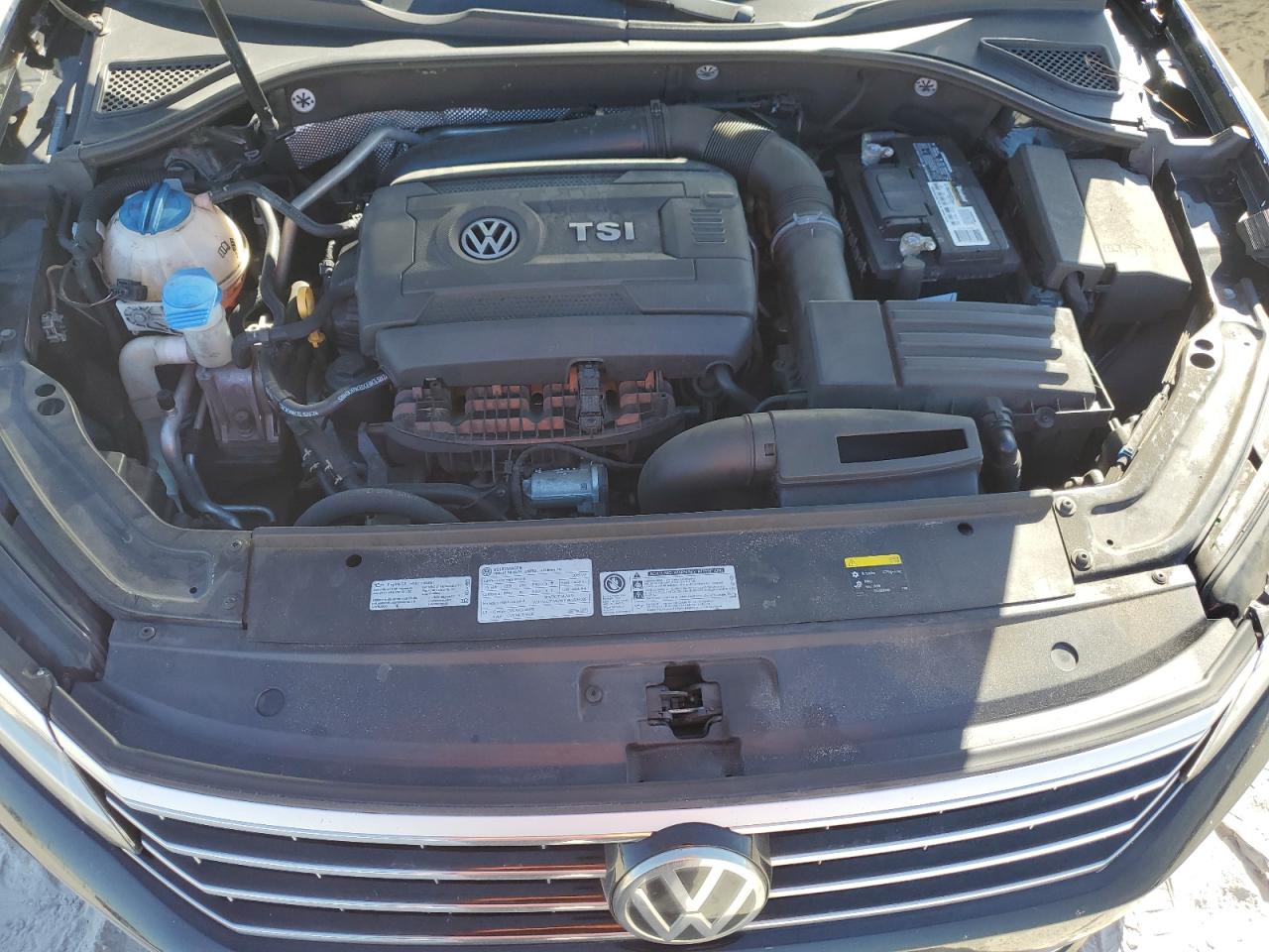 VOLKSWAGEN PASSAT SE