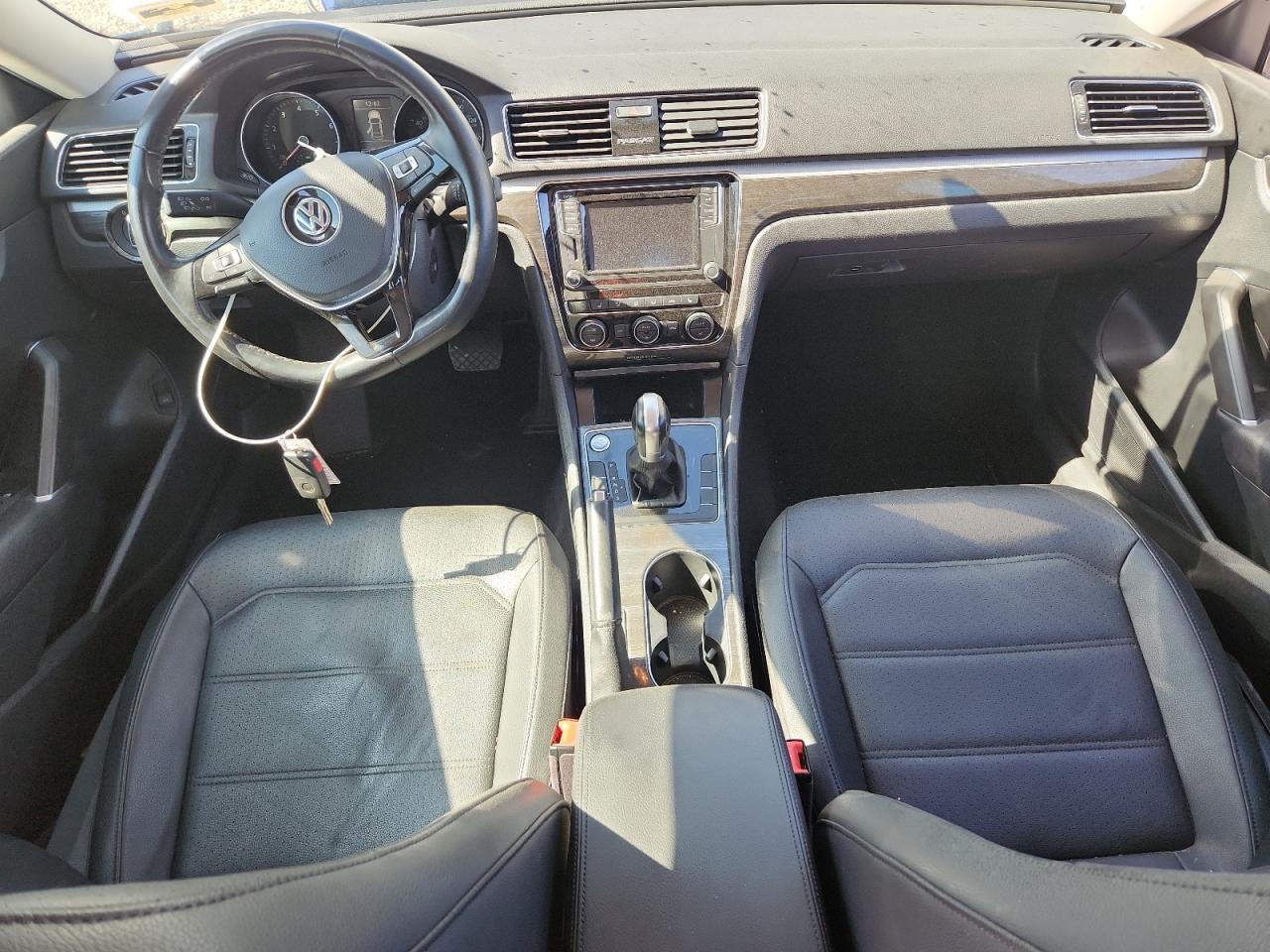 VOLKSWAGEN PASSAT SE