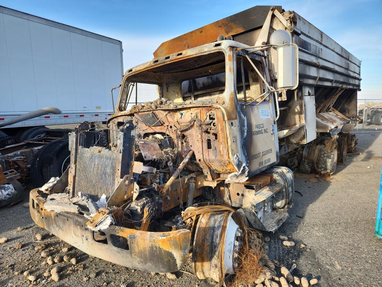 Lot #3282699288 1999 INTERNATIONAL 4000 4900