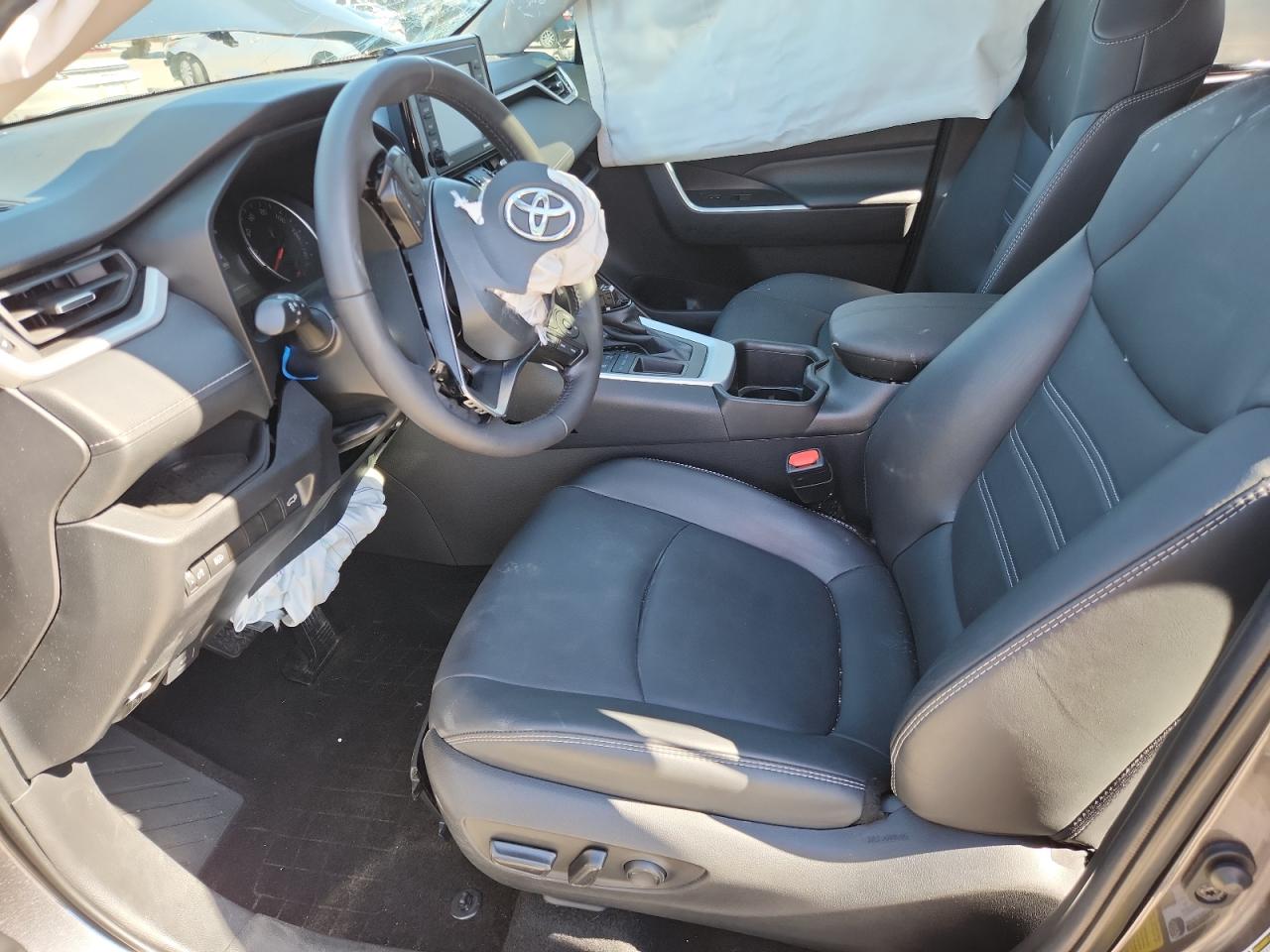 TOYOTA RAV4 XLE PREMIUM